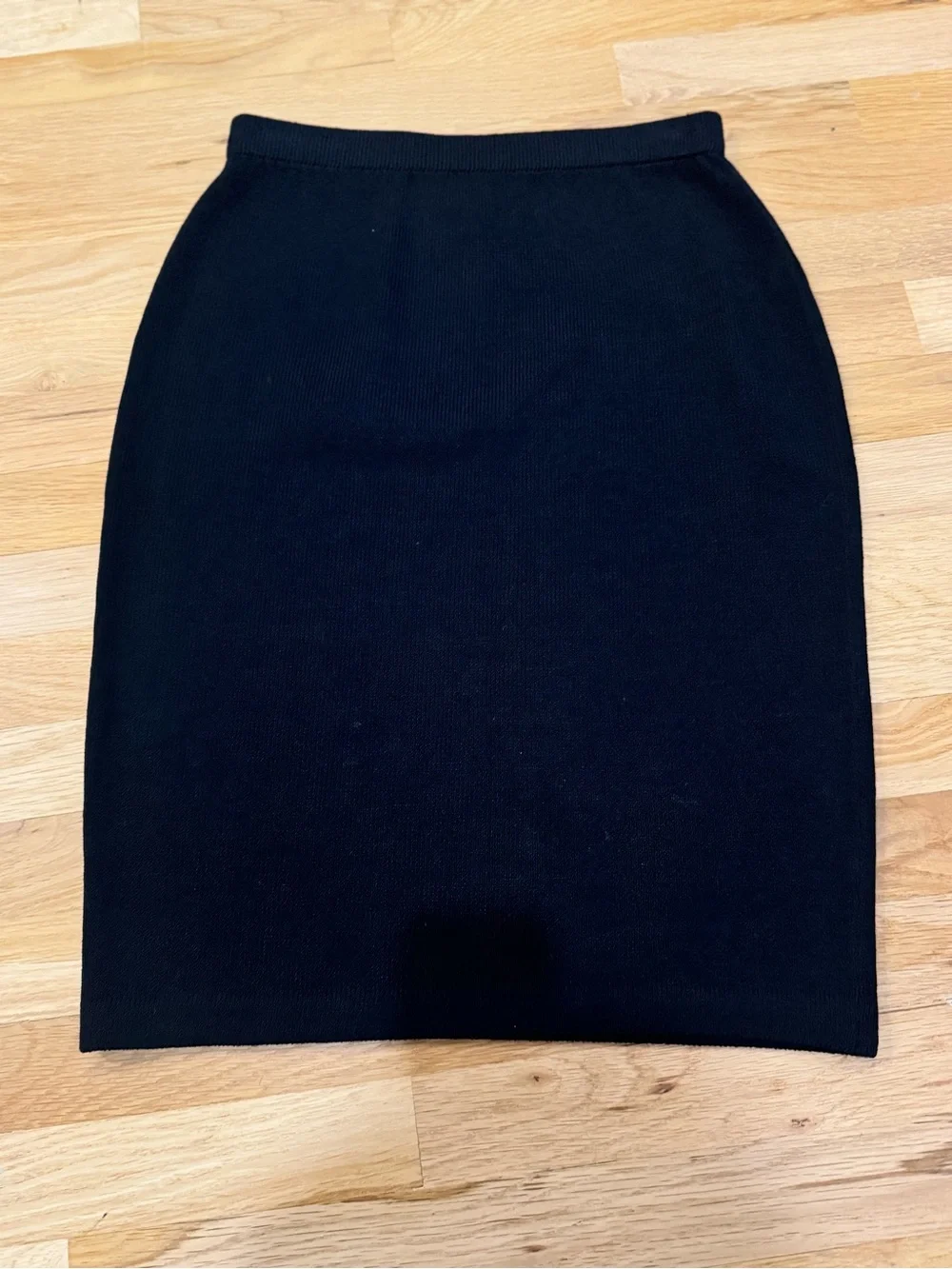 St John Basics Santana Knit Skirt Pencil Straight Black Classic  ~ Size 6